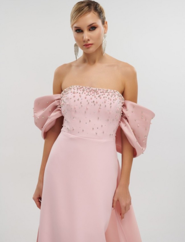 Ροζ strapless maxi κρεπ ελαστικό φόρεμα σε ίσια γραμμή, με έξω ώμους, ταφταδένιους φιόγκους μανίκια και αποσπώμενη ούρα πίσω For you fashion