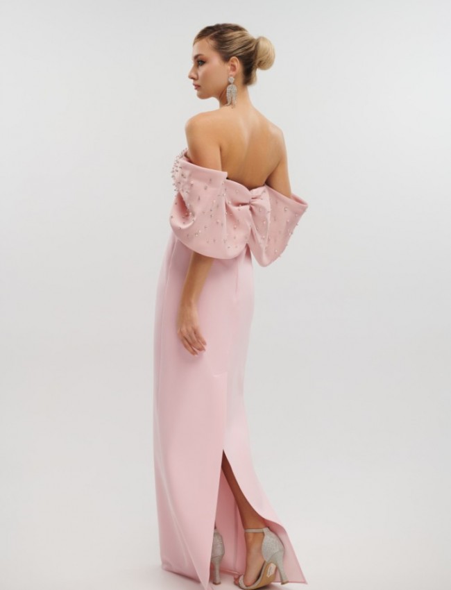 Ροζ strapless maxi κρεπ ελαστικό φόρεμα σε ίσια γραμμή, με έξω ώμους, ταφταδένιους φιόγκους μανίκια και αποσπώμενη ούρα πίσω For you fashion