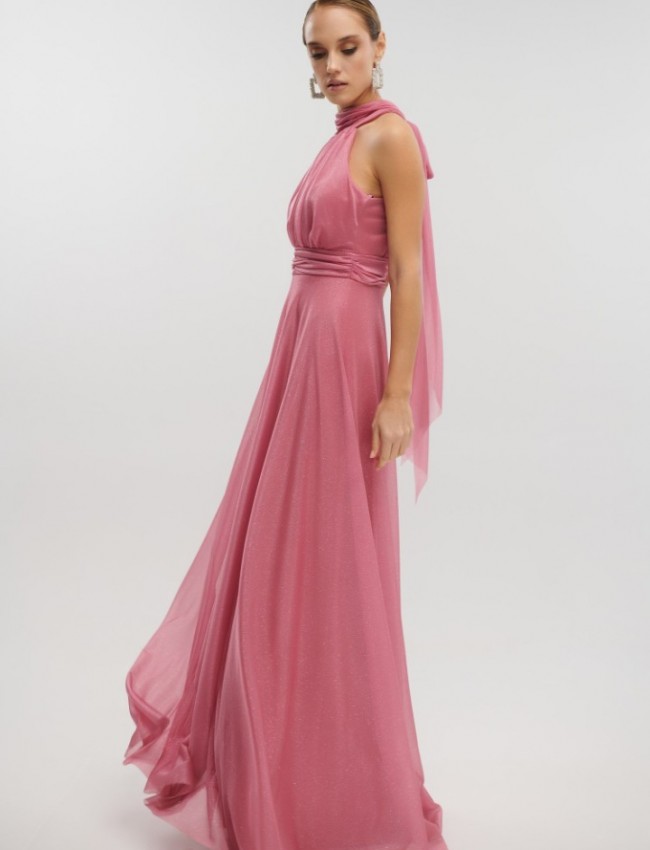 Old pink αμάνικο maxi φόρεμα με glitter, σε κλος γραμμή, με κλειστή στρογγυλή λαιμόκοψη, παρτούς ώμους και κλείσιμο με φερμουάρ και φιόγκο ψηλά στην πλάτη For you fashion