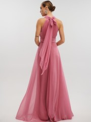 Old pink αμάνικο maxi φόρεμα με glitter, σε κλος γραμμή, με κλειστή στρογγυλή λαιμόκοψη, παρτούς ώμους και κλείσιμο με φερμουάρ και φιόγκο ψηλά στην πλάτη For you fashion