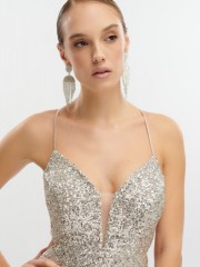 Light gold αμάνικο maxi ελαστικό παγετένιο φόρεμα σε εφαρμοστή γοργονέ γραμμή, μικρή διαφάνεια στο μπούστο και χιαστί ρυθμιζόμενα κορδόνια στην έξω πλάτη for you fashion Light gold αμάνικο maxi ελαστικό παγετένιο φόρεμα σε εφαρμοστή γοργονέ γραμμή, μικρή διαφάνεια στο μπούστο και χιαστί ρυθμιζόμενα κορδόνια στην έξω πλάτη for you fashion