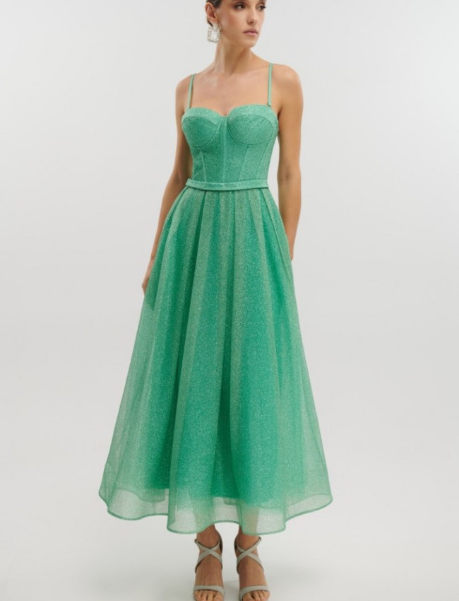 Apple green αμάνικο midi φόρεμα από glitter τούλι με πιέτες, μπούστο–κορσές, αποσπώμενες τιράντες και κλείσιμο με κορδόνια στην πλάτη for you fashion