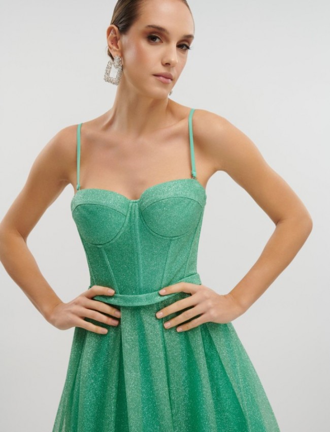 Apple green αμάνικο midi φόρεμα από glitter τούλι με πιέτες, μπούστο–κορσές, αποσπώμενες τιράντες και κλείσιμο με κορδόνια στην πλάτη for you fashion