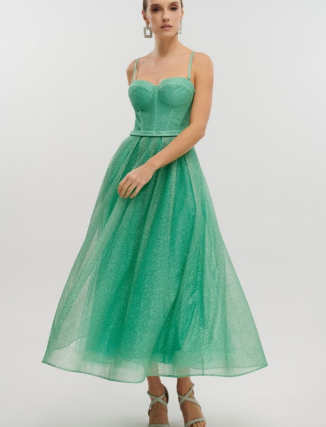 Apple green αμάνικο midi φόρεμα από glitter τούλι με πιέτες, μπούστο–κορσές, αποσπώμενες τιράντες και κλείσιμο με κορδόνια στην πλάτη for you fashion