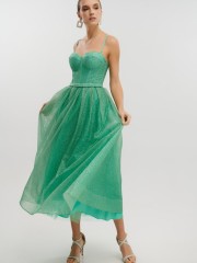 Apple green αμάνικο midi φόρεμα από glitter τούλι με πιέτες, μπούστο–κορσές, αποσπώμενες τιράντες και κλείσιμο με κορδόνια στην πλάτη for you fashion