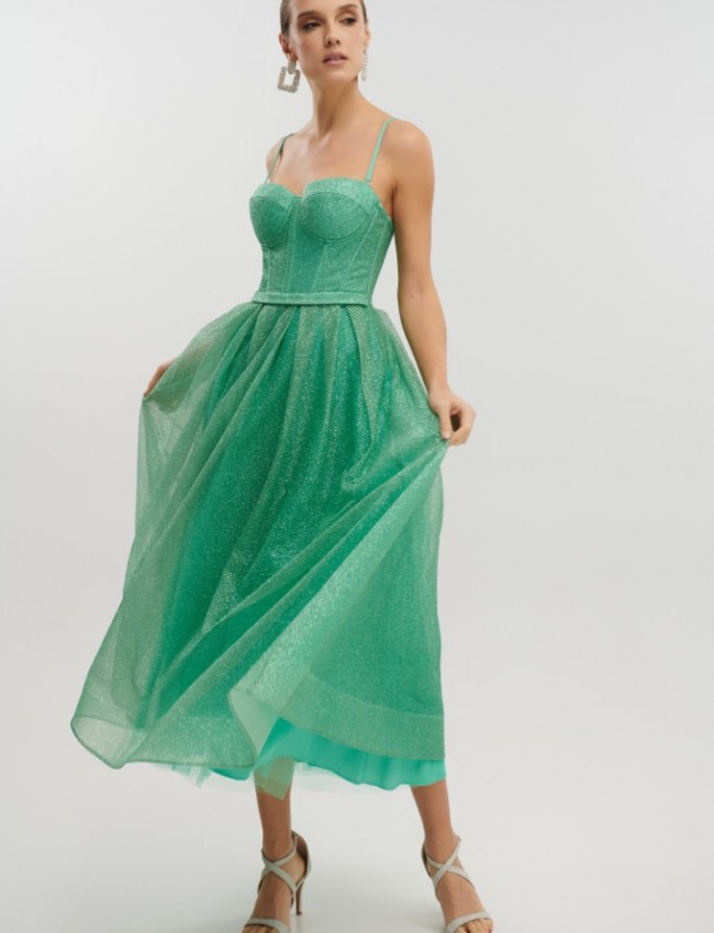 Apple green αμάνικο midi φόρεμα από glitter τούλι με πιέτες, μπούστο–κορσές, αποσπώμενες τιράντες και κλείσιμο με κορδόνια στην πλάτη for you fashion