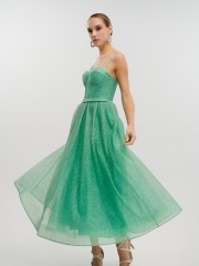 Apple green αμάνικο midi φόρεμα από glitter τούλι με πιέτες, μπούστο–κορσές, αποσπώμενες τιράντες και κλείσιμο με κορδόνια στην πλάτη for you fashion