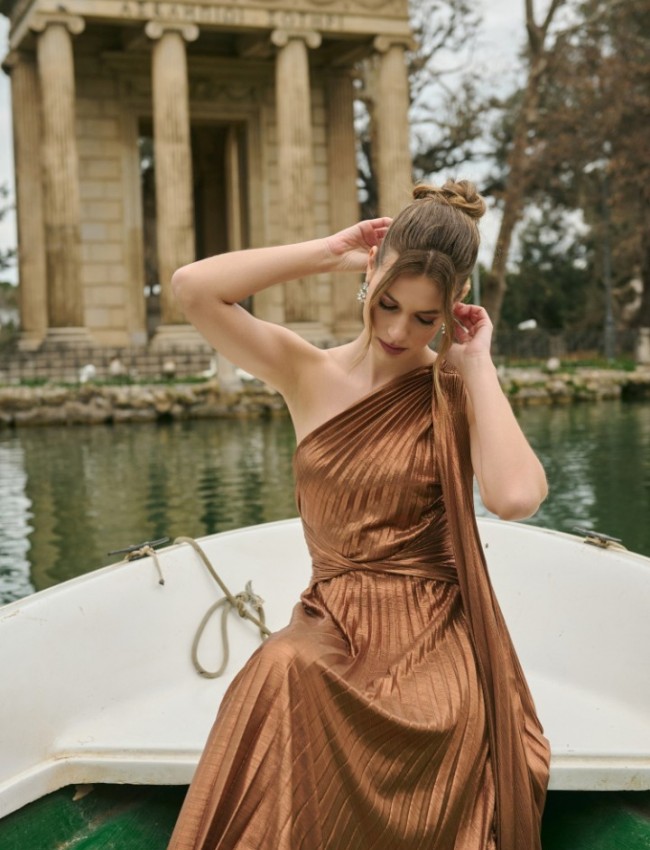 Bronze αμάνικο maxi πλισσέ φόρεμα με έναν ώμο, μη αποσώμενο κόμπο μπροστά και πίσω και μη αποσπώμενη εσάρπα For you fashion