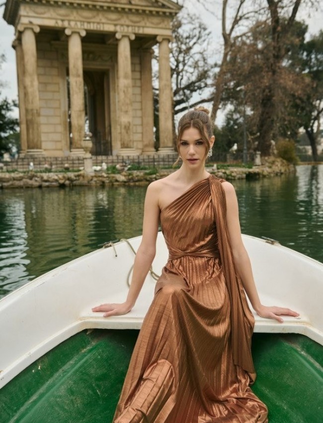 Bronze αμάνικο maxi πλισσέ φόρεμα με έναν ώμο, μη αποσώμενο κόμπο μπροστά και πίσω και μη αποσπώμενη εσάρπα For you fashion