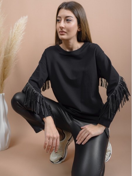 Μαύρη μακρυμάνικη φούτερ-μπλούζα με χαμόγελο λαιμόκοψη, σε ίσια γραμμή και κρόσια στα μανίκια και στην πλάτη Kramma