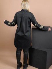 Μαύρο βαμβακερό shirt-look πουκάμισο-φόρεμα σε ίσια γραμμή, κουφόπιετα στην πλάτη, ιδιαίτερο κέντημα στα μανίκια και ασυμμετρία στο τελείωμα Kramma