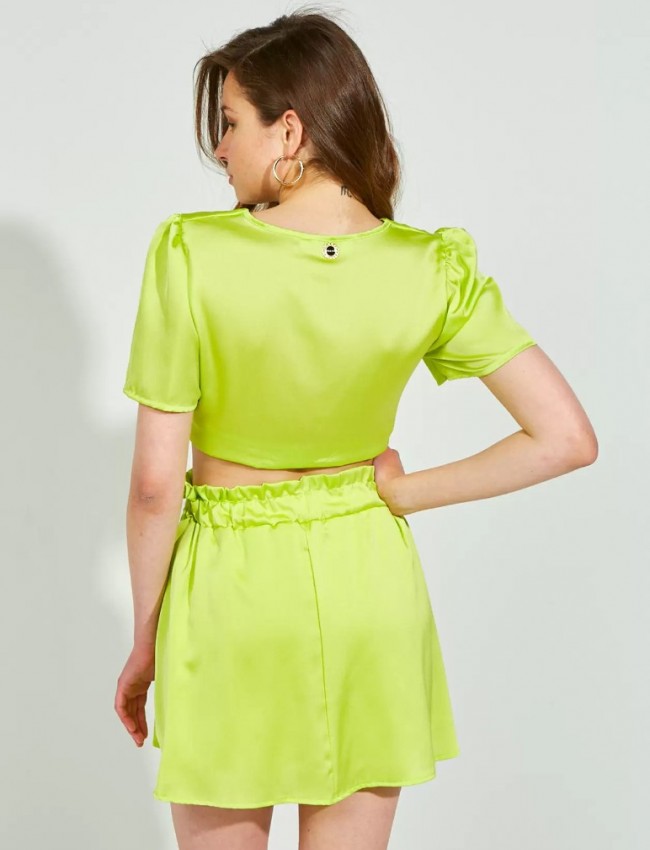 Lime κοντομάνικη σατέν cropped μπλούζα με σούρες μπροστά και μανίκια βολάν Lynne 