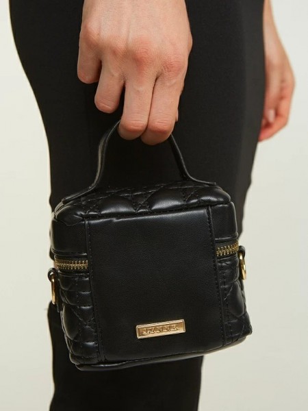 Μαύρη καπιτονέ mini τσάντα, με διπλό κούμπωμα, χειρολαβή και αποσπώμενο αλυσιδάκι ώμου Lynne