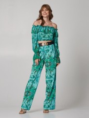Εμπριμέ πράσινο μακρυμάνικo off-shoulder cropped top με λάστιχο στο τελείωμα Lynne