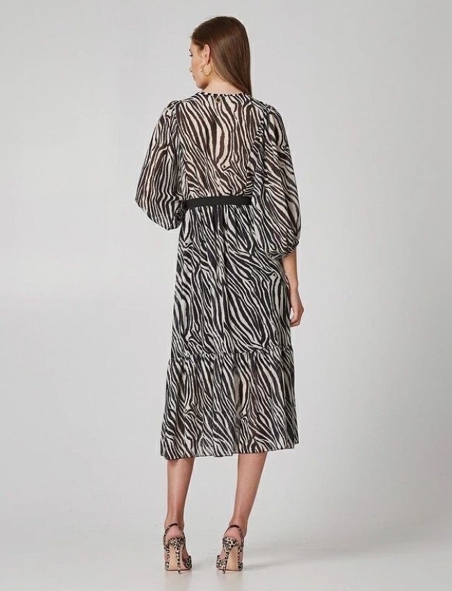 Zebra printed μαύρο midi φόρεμα με V-λαιμόκοψη, ημιδιάφανα 3/4 μανίκια και βολάν στο τελείωμα Lynne
