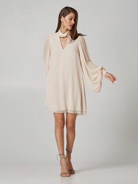 Nude μακρυμάνικο  μουσελίνα κοντό oversized φόρεμα σε κλος γραμμή,  με V στην κλειστή γυριστή λαιμόκοψη και φαρδιά μανίκια Lynne