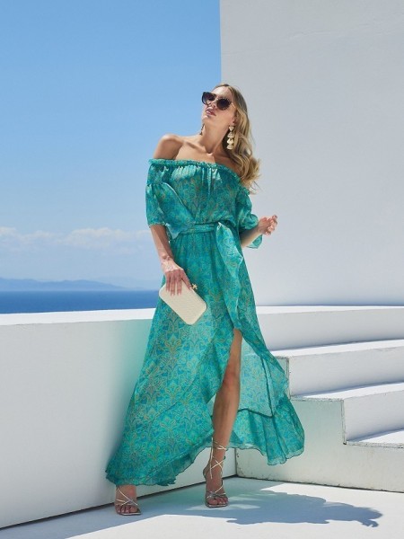Εμπριμέ πετρόλ κοντομάνικο σατέν off-shoulder maxi φόρεμα με λάστιχο στη μέση, αποσπώμενη υφασμάτινη ζώνη και βολάν στο τελείωμα Lynne