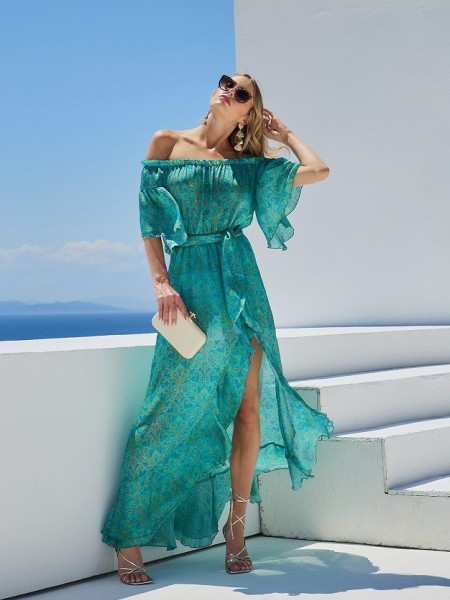 Εμπριμέ πετρόλ κοντομάνικο σατέν off-shoulder maxi φόρεμα με λάστιχο στη μέση, αποσπώμενη υφασμάτινη ζώνη και βολάν στο τελείωμα Lynne