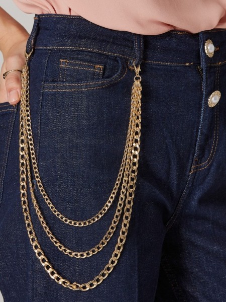 Blue jean ψηλόμεση cropped παντελόνα χωρίς ξεβάμματα, κλείσιμο με φερμουάρ και χρυσό κουμπί πέρλα και αποσπώμενη κρεμαστή αλυσίδα στο πλάι Lynne