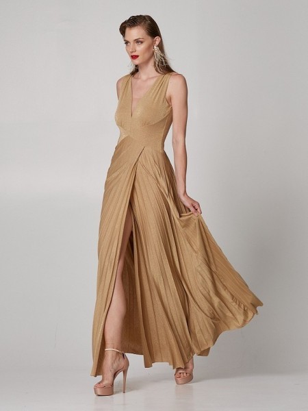 Χρυσό lurex αμάνικο maxi πλισέ φόρεμα με διαφάνεια στο στήθος και εσωτερικό κορμάκι Lynne