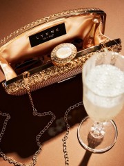 Χρυσό clutch με ιδιαίτερο κούμπωμα Lynne