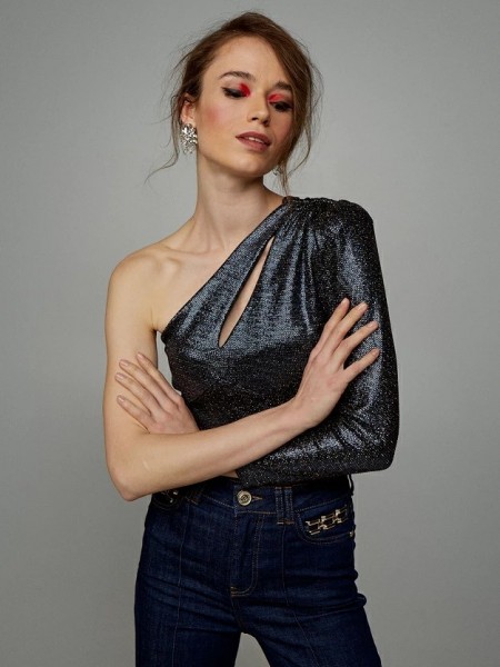 Μπλε μακρυμάνικο cropped top με έναν ώμο, lurex λεπτομέρειες και μικρό άνοιγμα στο στήθος Lynne
