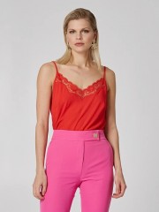 Κόκκινη αμάνικη μπλούζα lingerie με ρυθμιζόμενες τιράντες, V-λαιμόκοψη και λεπτομέρειες δαντέλας Lynne