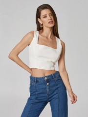 Εκρού cropped top αμάνικο με φαρδιά τιράντα και τετράγωνη λαιμόκοψη Lynne