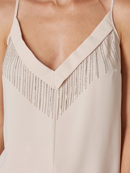 Βανίλια lingerie μπλούζα με ρυθμιζόμενες τιράντες, διακοσμητικά ασημί κρόσσια στη V λαιμόκοψη lynne