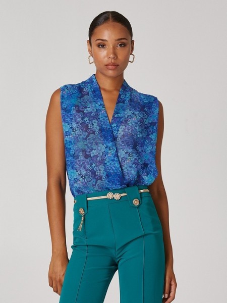 Floral printed μπλε ρουά αμάνικη κρουαζέ ημιδιάφανη μπλούζα με λάστιχο στο μπροστινό τελείωμα Lynne