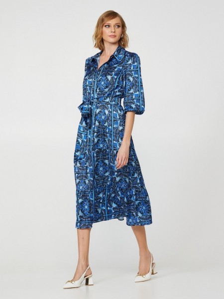 Floral printed μπλε σατέν midi μακρυμάνικο φόρεμα με κουμπιά στο μπροστινό μέρος, βολάν σε επίπεδα, πέτω γιακά, λάστιχο στη μέση και αποσπώμενη υφασμάτινη ζώνη Lynne
