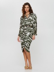Animal printed λαδί κρουαζέ midi φόρεμα με λάστιχο στη μέση, ρεγκλάν μανικοκόλληση και μικρές σούρες με βολάν στο μπροστινό κάτω μέρος Lynne  