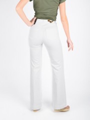 Εκρού high-waisted jean παντελόνι καμπάνα με μικρές τσέπες μπροστά, χρυσά κουμπιά και animal printed λεπτομέρεια στο ζωνάκι στη μέση Lynne