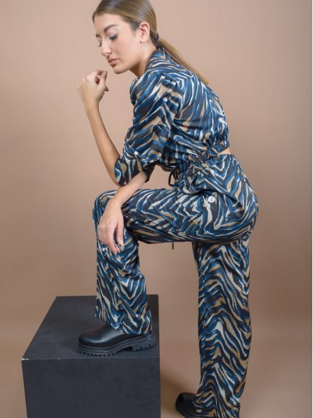Animal printed μπλε ψηλόμεση παντελόνα με μικρό λάστιχο στην μέση, κορδόνι μπροστά και πλαϊνές τσέπες Lynne