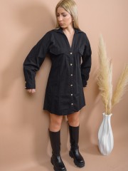Μαύρο μακρυμάνικο βαμβακερό shirt-look φόρεμα με χρυσά κουμπιά μπροστά, μπροστινές τετράγωνες τσέπες με καπάκι, ρεγκλάν μανικοκόλληση, κουφόπιετα στην πλάτη και φουσκωτά μανίκια Lynne