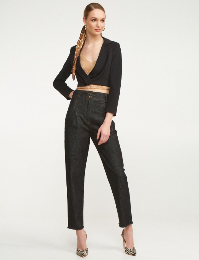 Μαύρο slouchy-fit high-waisted jean με μπάσκα στη μέση, μικρές πιέτες μπροστά και ξέφτι στο τελείωμα Lynne