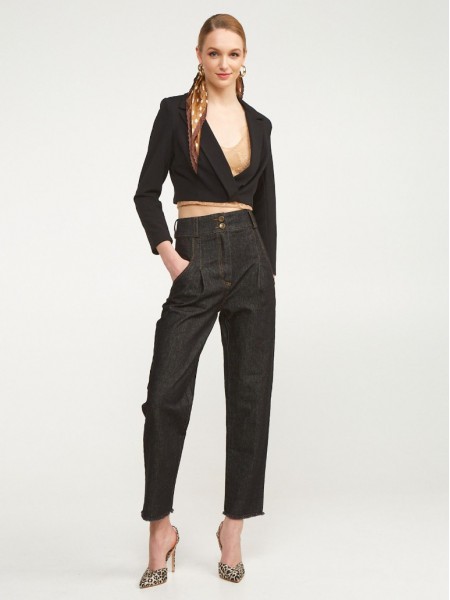 Μαύρο slouchy-fit high-waisted jean με μπάσκα στη μέση, μικρές πιέτες μπροστά και ξέφτι στο τελείωμα Lynne