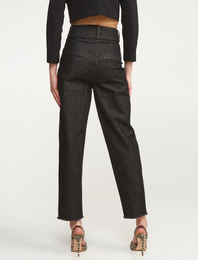 Μαύρο slouchy-fit high-waisted jean με μπάσκα στη μέση, μικρές πιέτες μπροστά και ξέφτι στο τελείωμα Lynne