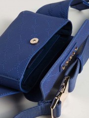 Μπλε ρουά faux-leather τσαντάκι μέσης με ανάγλυφο τύπωμα logo και μεταλλικό κούπμωμα Lynne