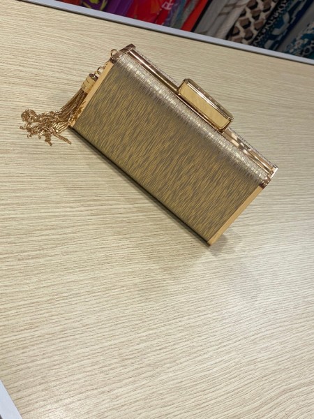 Χρυσό clutch με ιδιαίτερη υφή Lynne