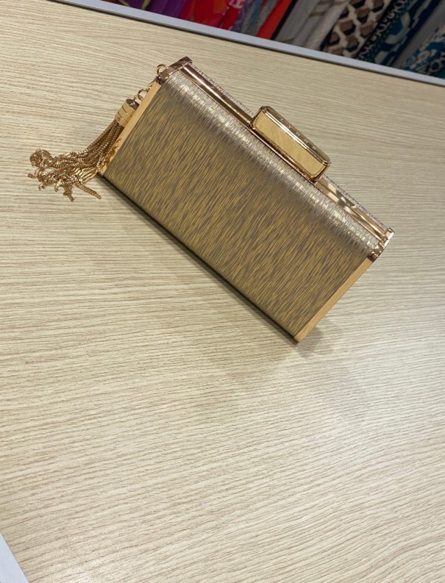 Χρυσό clutch με ιδιαίτερη υφή Lynne
