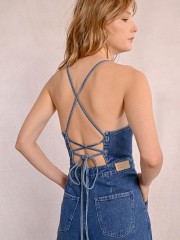 Mid blue αμάνικη ολόσωμη φόρμα, με κρουαζέ άνοιγμα στην πλάτη, με ρυθμιζόμενα κορδόνια, εξωτερικό πλαϊνό φερμουάρ, μικρές πιέτες μπροστά και πλαϊνές τσέπες MOLLY BRACKEN