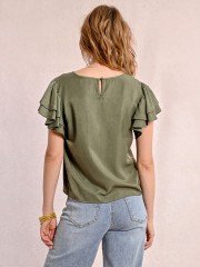 Χακί κοντομάνικη μπλούζα, σε τετράγωνη γραμμή, με ανοιχτή στρογγυλή λαιμόκοψη, βολάν στα μανίκια και κλείσιμο με κουμπί πίσω Molly Bracken 
