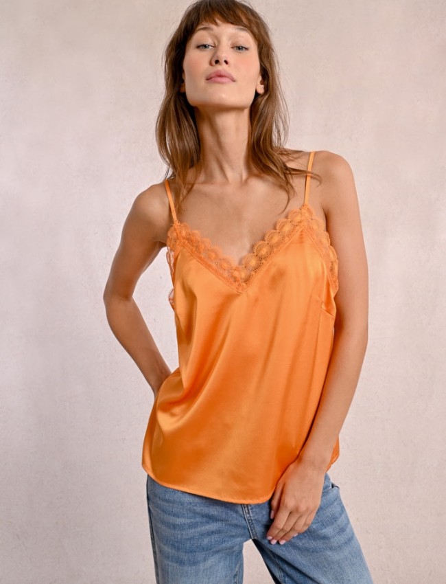 Πορτοκαλί αμάνικο σατέν lingerie σε ίσια γραμμή με λεπτές ρυθμιζόμενες τιράντες και δαντέλα στο τελείωμα Molly Bracken