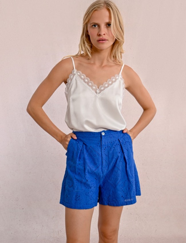 Λευκό αμάνικο σατέν lingerie σε ίσια γραμμή με λεπτές ρυθμιζόμενες τιράντες και δαντέλα στο τελείωμα Molly Bracken