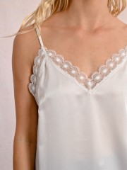 Λευκό αμάνικο σατέν lingerie σε ίσια γραμμή με λεπτές ρυθμιζόμενες τιράντες και δαντέλα στο τελείωμα Molly Bracken
