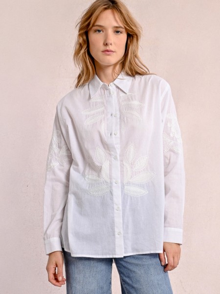 Λευκό μακρυμάνικο oversized πουκάμισο, με πέτο γιακά, κεντημένα λουλούδια, ελαφρώς ασυμμετρία και κλείσιμο με κουμπιά μπροστά  Molly Bracken 
