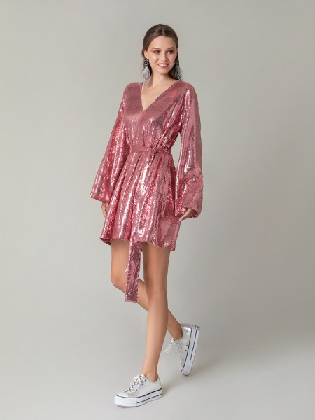 Ροζ παγιετένιο μακρυμάνικο κοντό EUROPA φόρεμα σε κλος γραμμή, V-λαιμόκοψη, καμπάνα μανίκια και αποσπώμενη ζώνη Mya x Prlvc