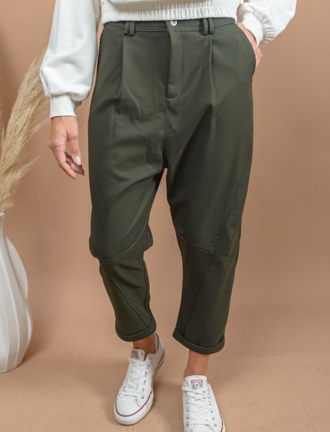Πράσινο high waisted slouchy-fit TOULON παντελόνι με πιέτες μπροστά, πλαϊνές τσέπες, ρεβέρ στο τελείωμα και διακοσμητικές ραφές Namaste