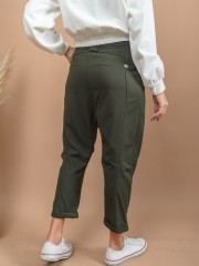 Πράσινο high waisted slouchy-fit TOULON παντελόνι με πιέτες μπροστά, πλαϊνές τσέπες, ρεβέρ στο τελείωμα και διακοσμητικές ραφές Namaste